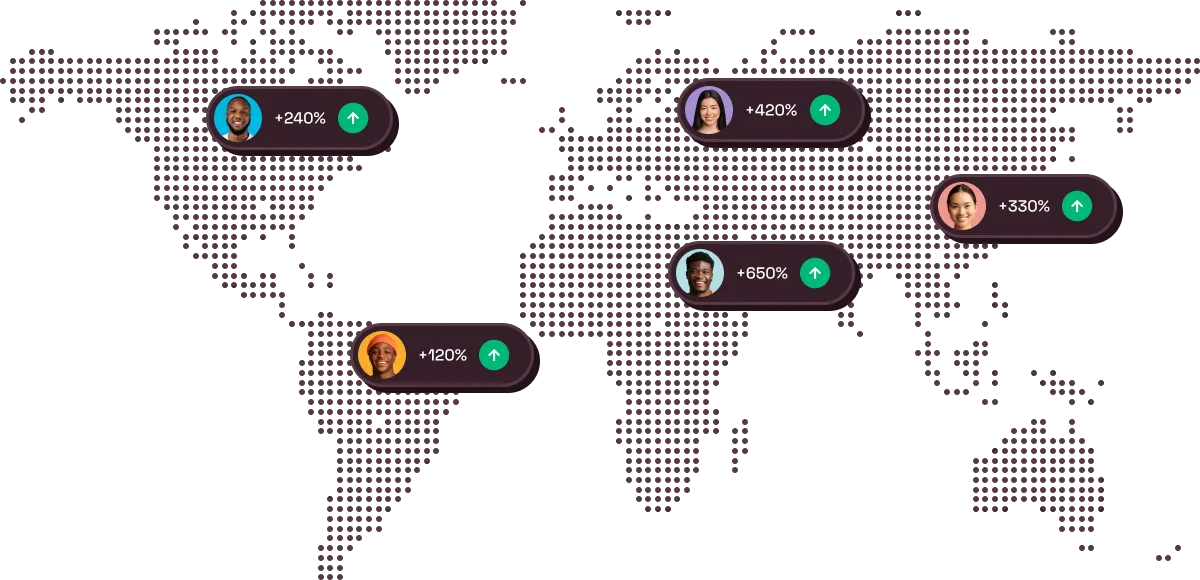 Mapa del mundo con puntos de conexión y fotos de personas en diferentes países, simbolizando la capacidad del marketing digital para llegar a una audiencia global.